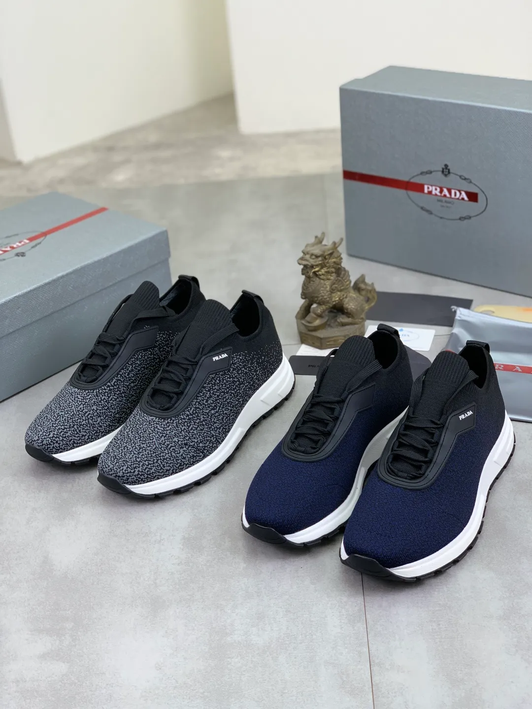 Men's Men's Shoes 💰P500💰【New Style】 (PRADA) The latest model of men's shoes has been launched on the official website in 1:1 copy, synchronized with Hong Kong counters, and on the same catwalk; all made of cowhide Epoxy mesh ➕Imported breathable fabric with cowhide lining, 🍡🍡Original 1:1 rubber outsole, non-slip and wear-resistant; comfortable on the feet, attractive style, fine workmanship, and simple and neat shoe lasts, highlighting a man's boldness and toughness, 👍size 38 to 44 3⃣️Color🉑️Choose